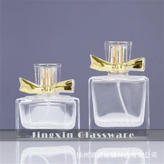 Lasinen hajuvesipullo pumpun spraykorkilla