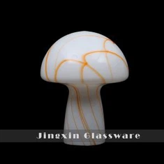 Sienen lasilampun sävy pöytälampulle