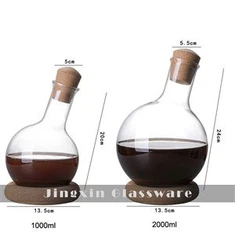 Lasillinen punaviinikarahvi